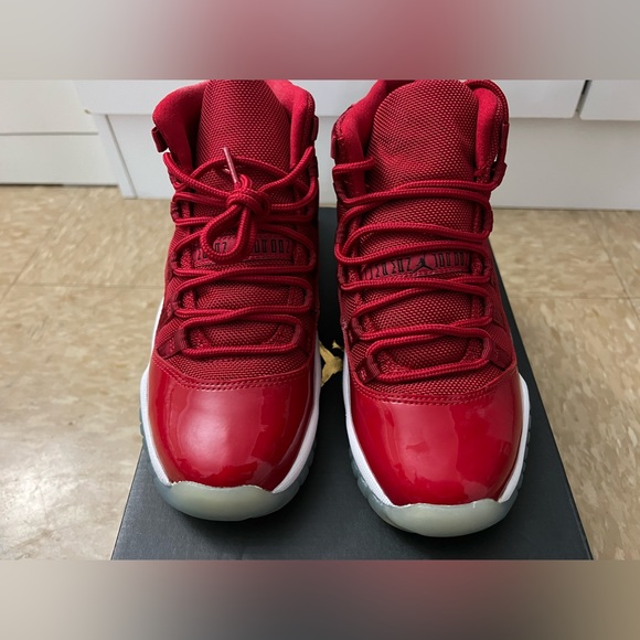 Air Jordan 11 Retro BG - Picture 2 of 7
